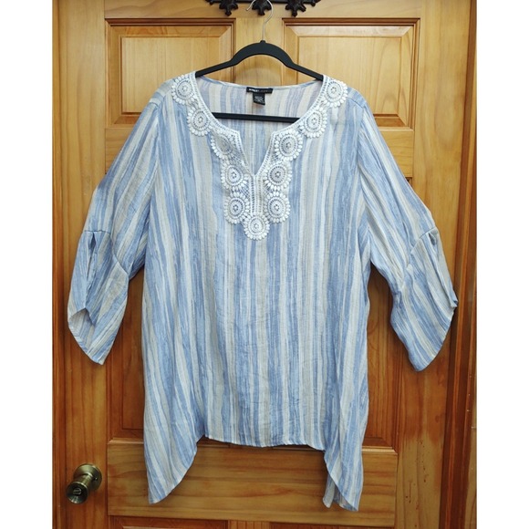 Robert Lewis Tops - Robert Lewis 3X Blue & White Strips Lace Neckline Flowy Angled Hem Lines